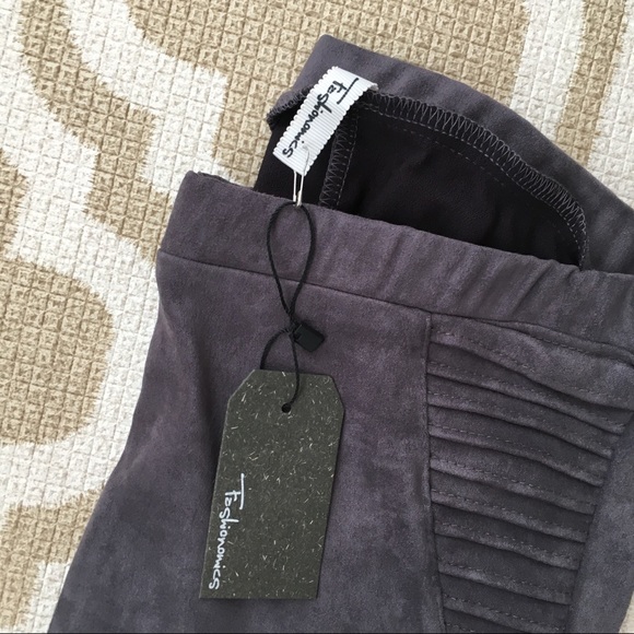 LAST ONE! 🛍 Faux Suede Moto Leggings - Picture 2 of 4